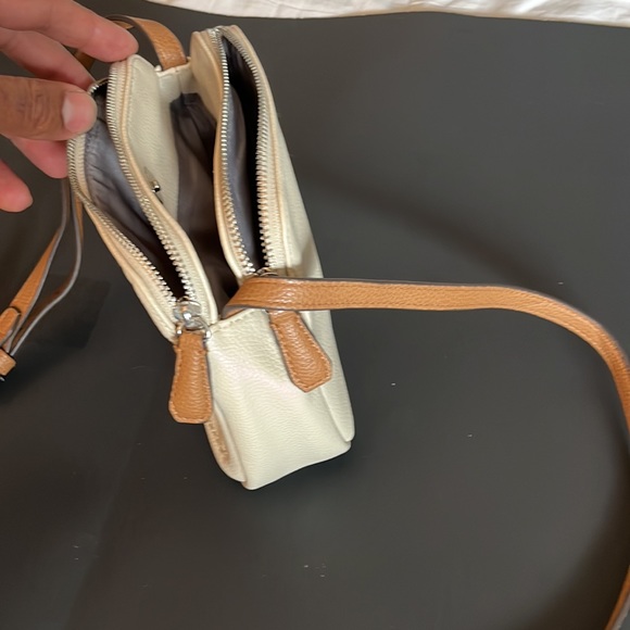 Kenneth Cole Crossbody Bag - Picture 8 of 9